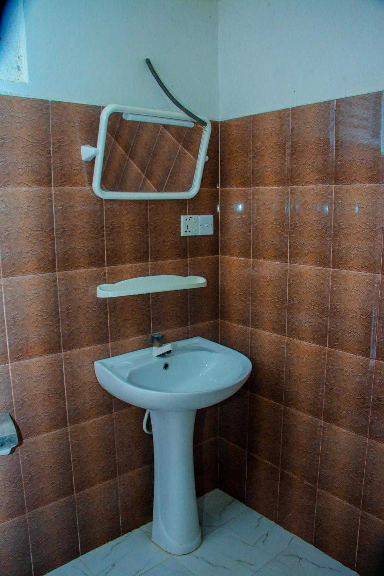 Chanaka Holiday Inn Сигирия Екстериор снимка