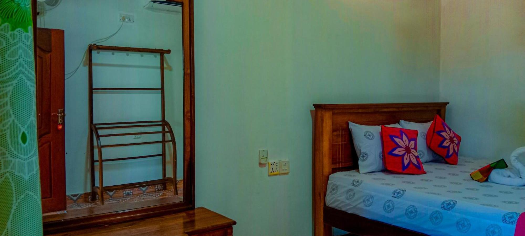 Chanaka Holiday Inn Сигирия Екстериор снимка
