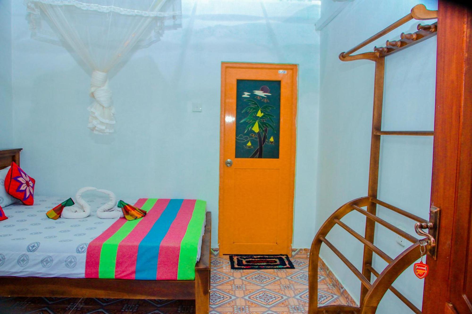 Chanaka Holiday Inn Сигирия Екстериор снимка