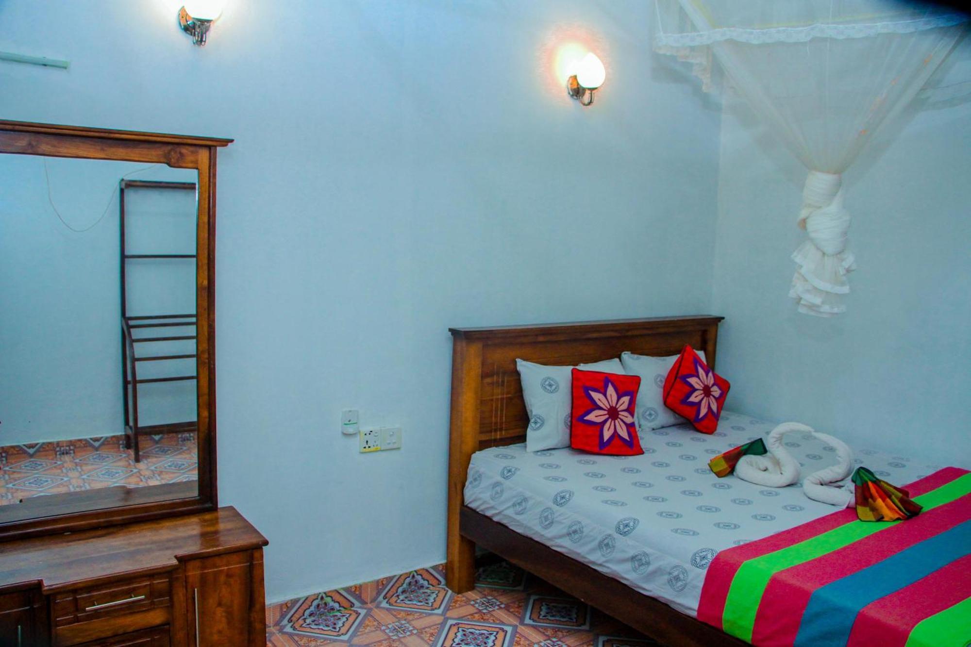 Chanaka Holiday Inn Сигирия Екстериор снимка