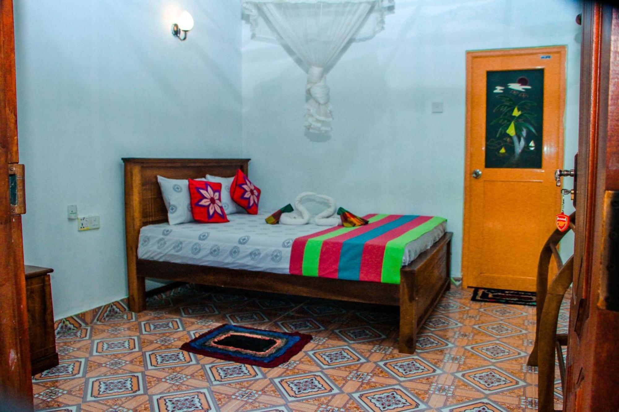 Chanaka Holiday Inn Сигирия Екстериор снимка