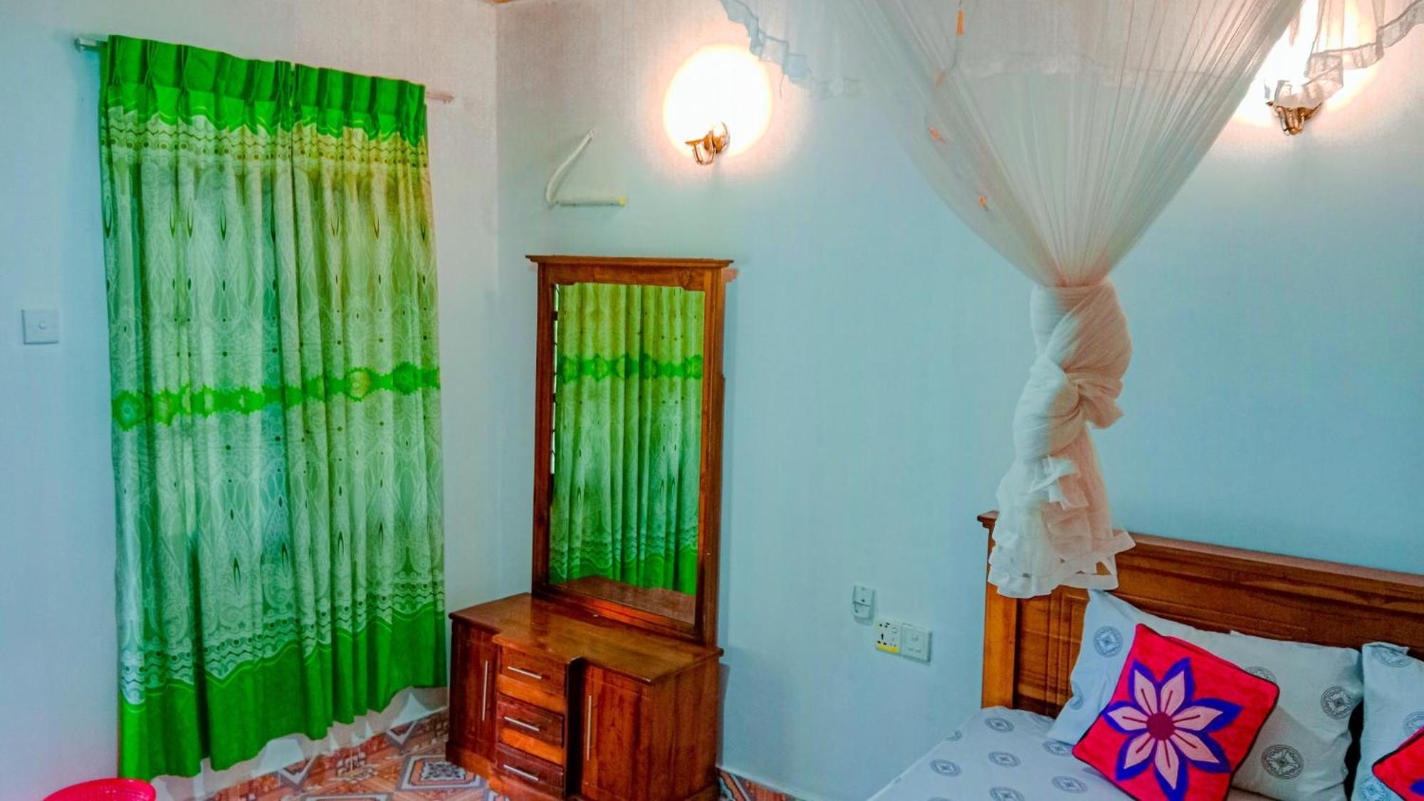 Chanaka Holiday Inn Сигирия Екстериор снимка