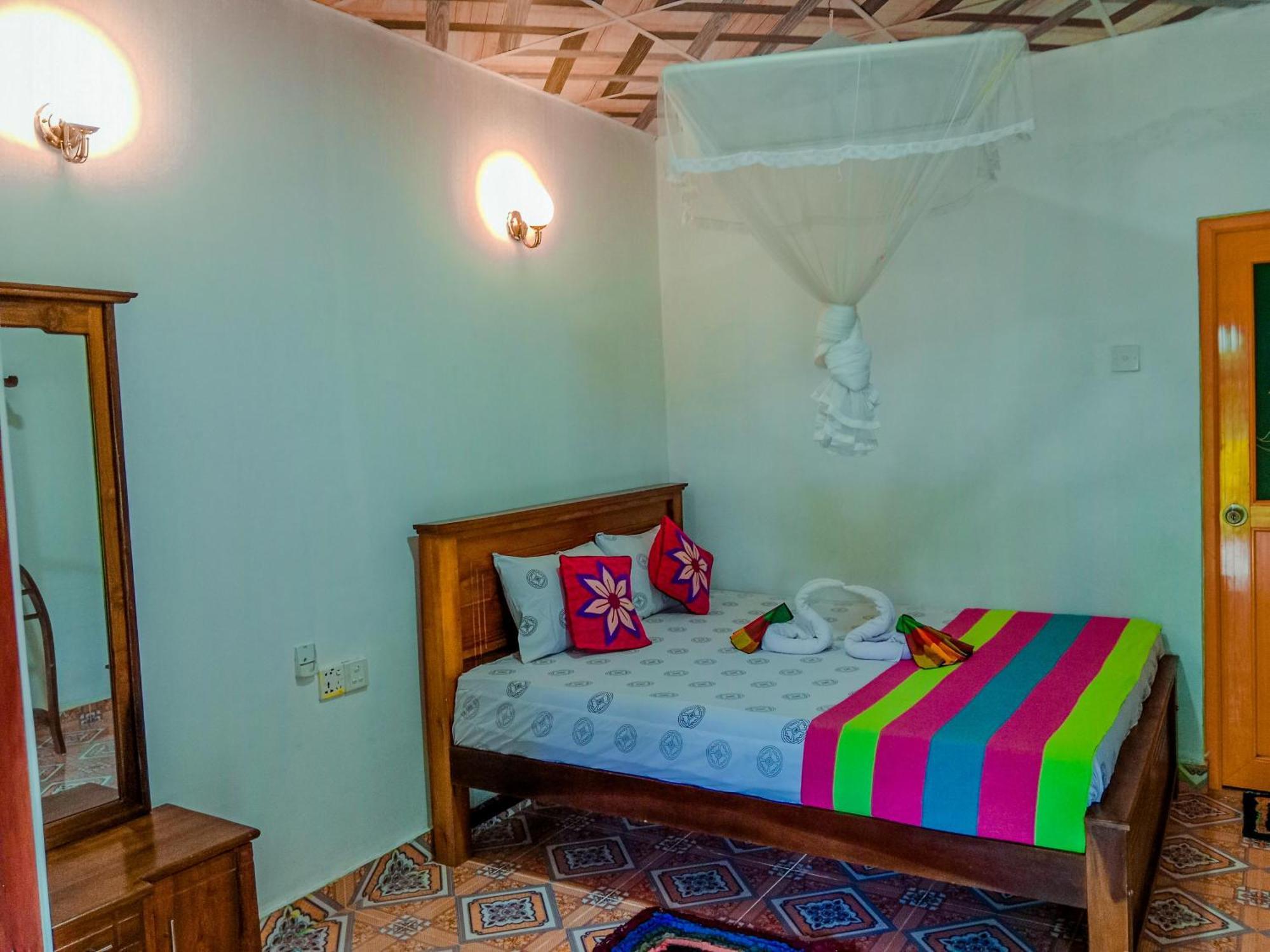 Chanaka Holiday Inn Сигирия Екстериор снимка