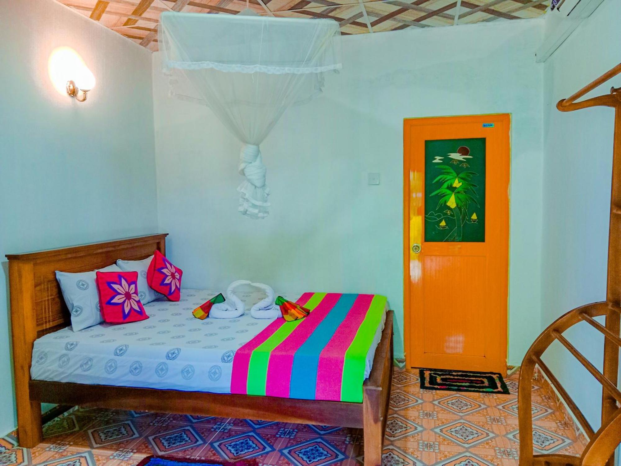 Chanaka Holiday Inn Сигирия Екстериор снимка